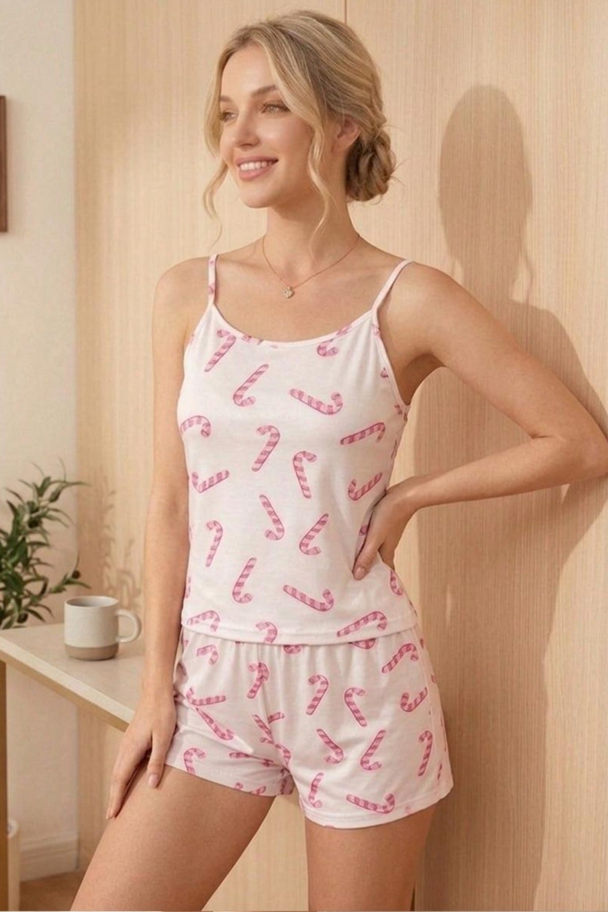 Çilek Desenli İp Askılı Şortlu Pijama Takımı 4617 -