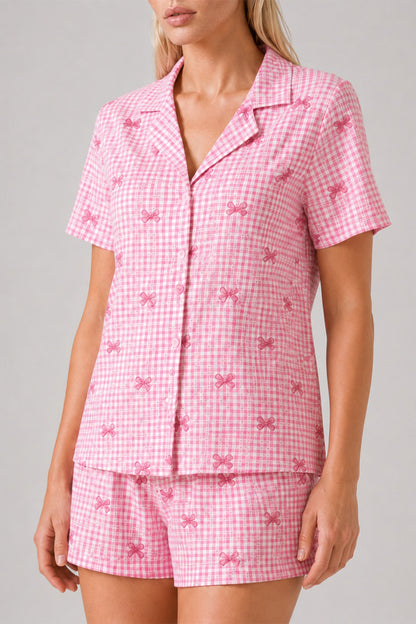 Ekose Fiyonk Desenli Şortlu Pijama Takımı Kadın Kısa Kollu Düğmeli Yazlık Rahat Pembe Pijama Takımı 4634